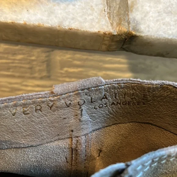 Very Volatile grey leather ankle boots. Size 7 - Picture 8 of 10